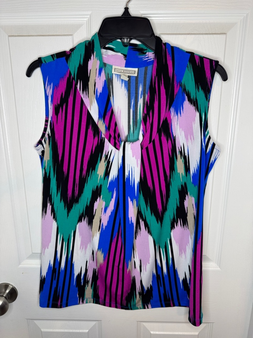 EUC Dana Buchman Multicolor Abstract Print Sleeveless V-Neck Blouse